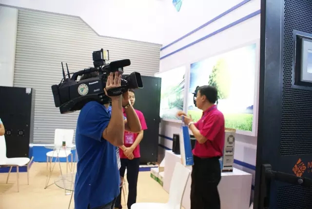 广东电视台在云顶集团3118展厅拍摄报道