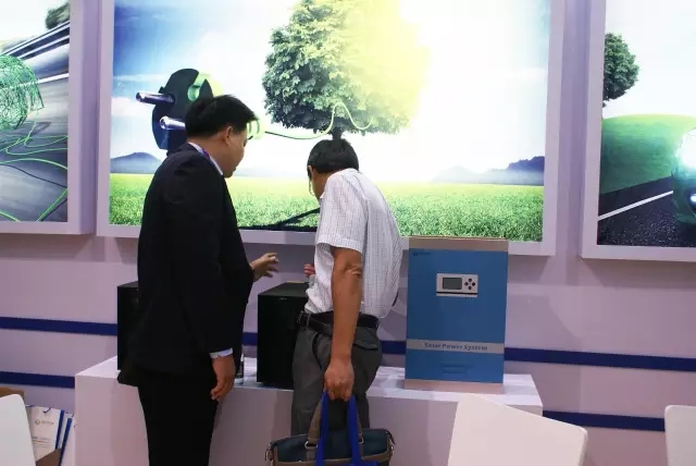 参展产品（云顶集团3118高频UPS和光伏逆变器）